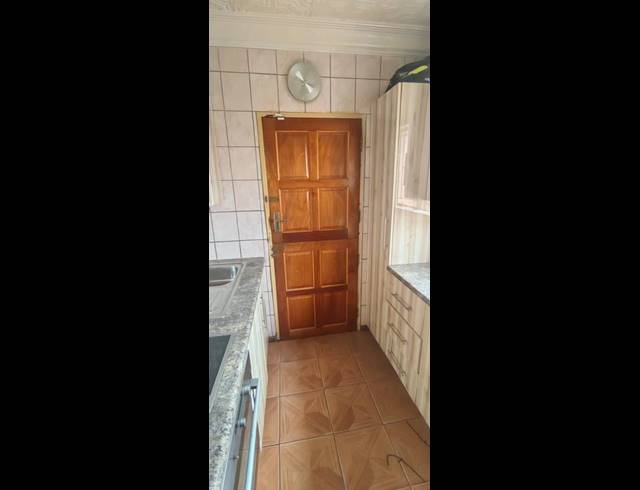 2 BEDROOM HOUSE FOR SALE IN BOITEKONG EXT 3